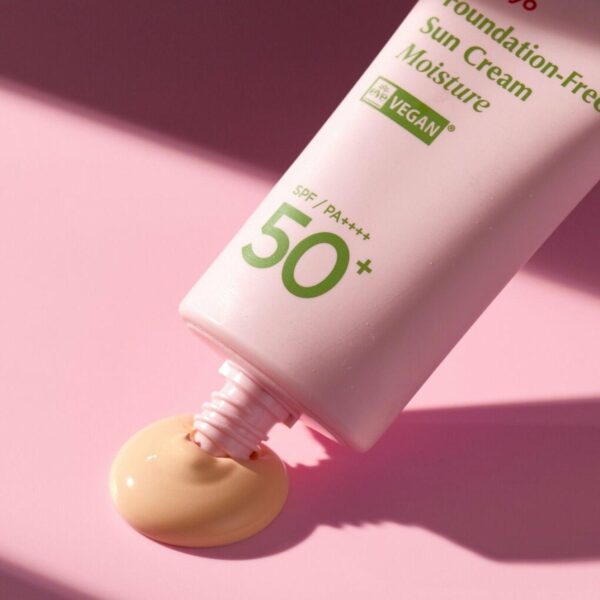 ma:nyo Factory Foundation-Free Sun Cream Moisture 50ml SPF50+ PA++++ - EmpressKorea