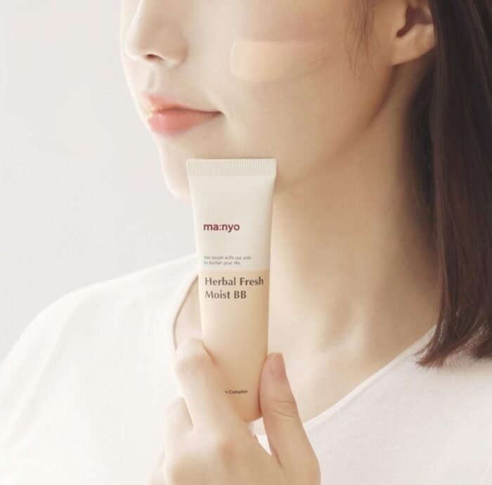 ma:nyo Factory Herbal Fresh Moist BB Cream SPF 29 PA++ 30g - Image 2